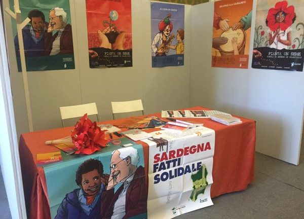 Uno stand promozione di Sardegna Solidale